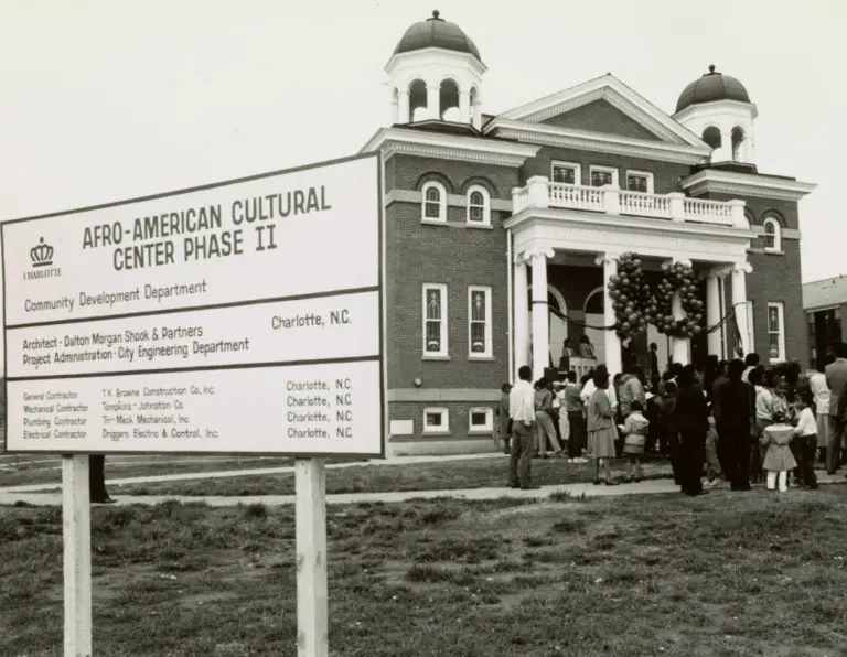 An image of the opening ceremony of the Afro-American Cultural Center.