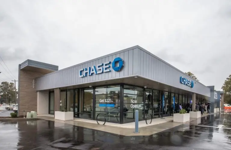 An image of Chase Bank on Beatties Ford Road.