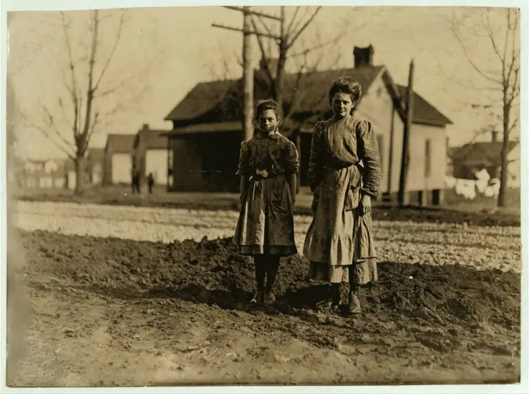 An image of child laborers that worked at Atherton Cotton Mills.