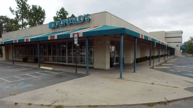 An image of McDonald’s Cafeteria before it was remodeled in 2021.