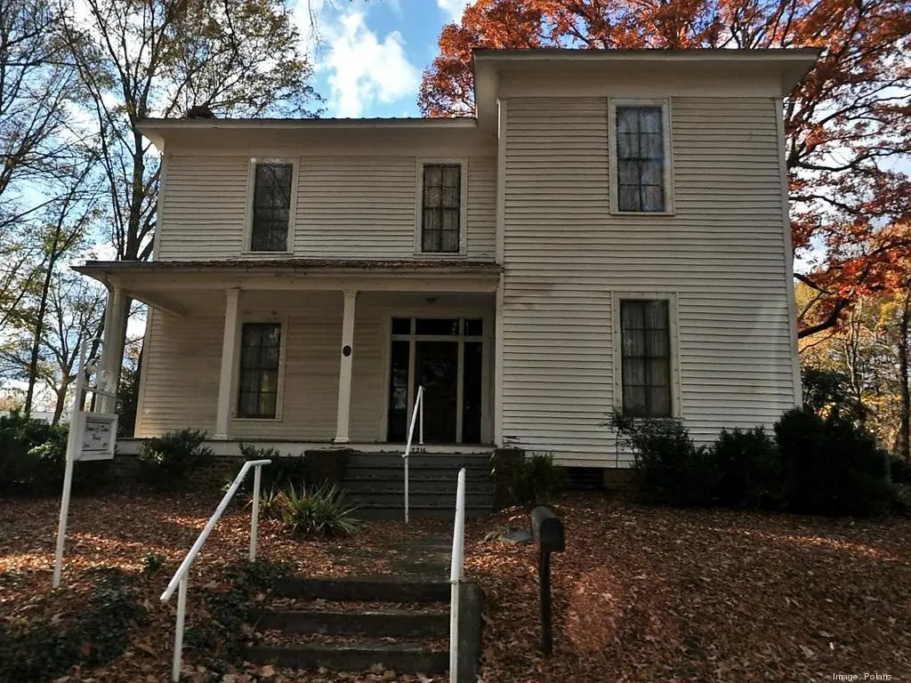 A photo of Dowd House.