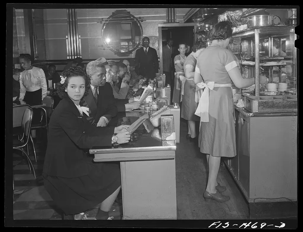 Photograph of African American restaurant patrons in Chicago, 1942