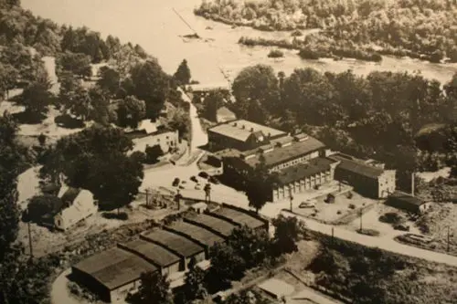 An image of Long Island Mill and Village before it closed.