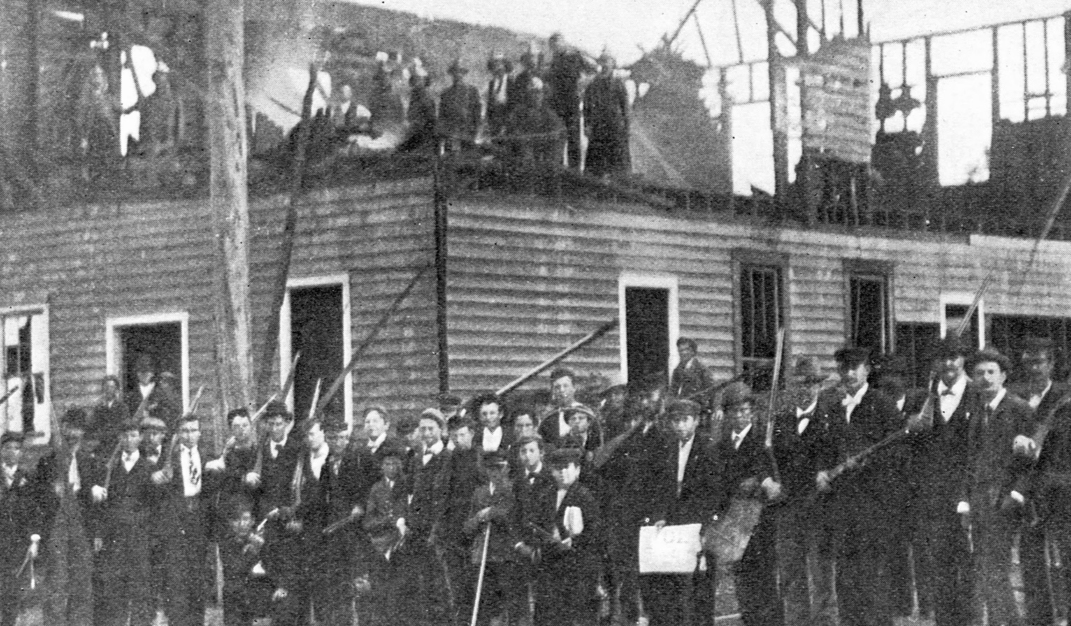 Photograph of men outside burned Daily Record office, Wilmington, North Carolina, 1898