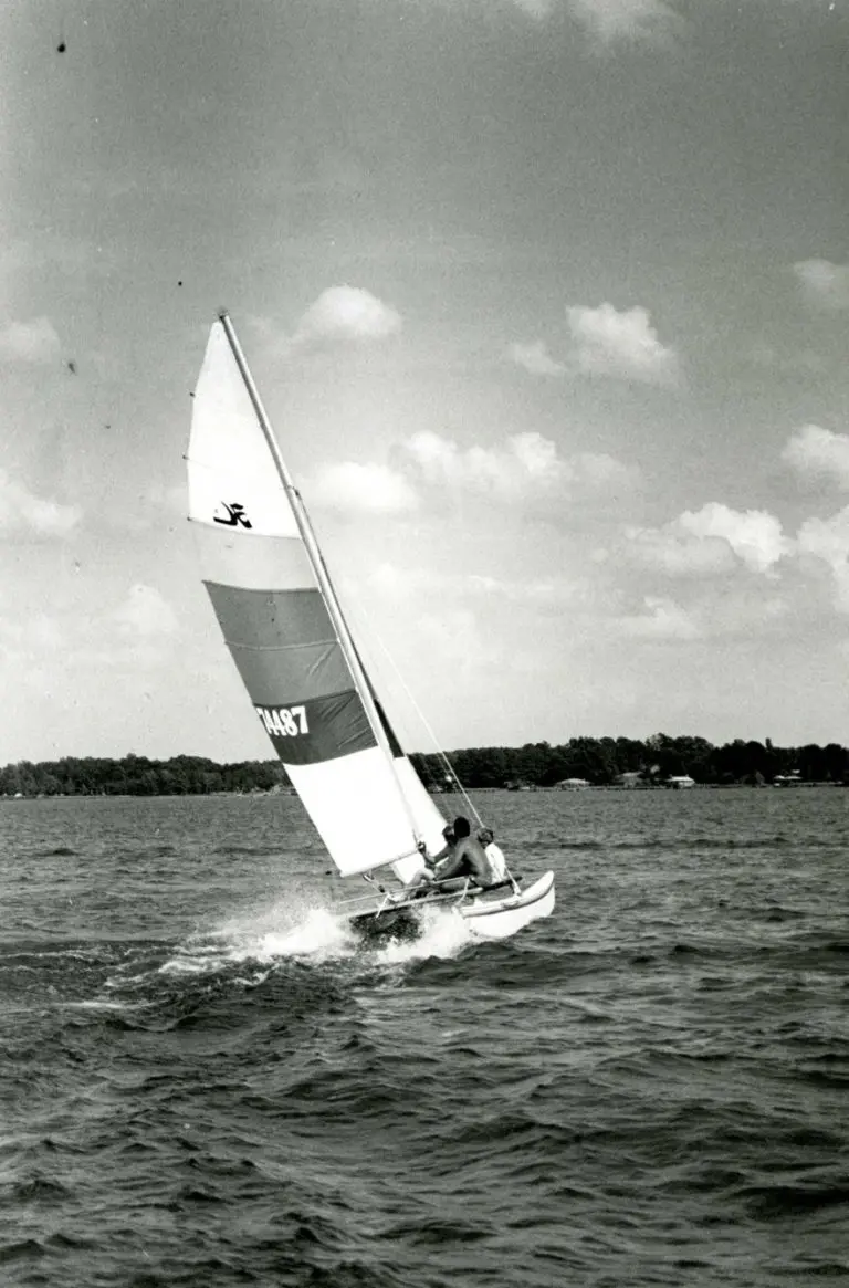 An image of people sailing at Lake Norman.