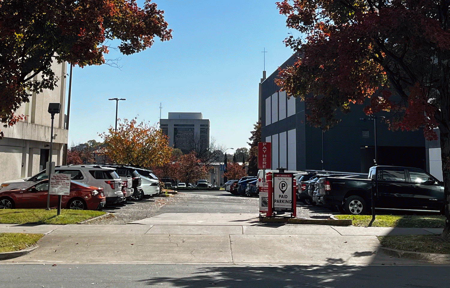 Animated image of the location of Alexander Funeral Home today with the historic photo overlayed