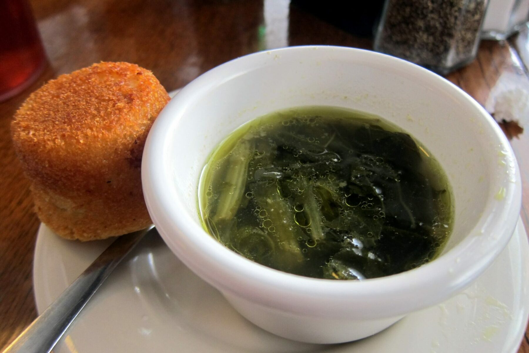 An image of polikker and cornbread.